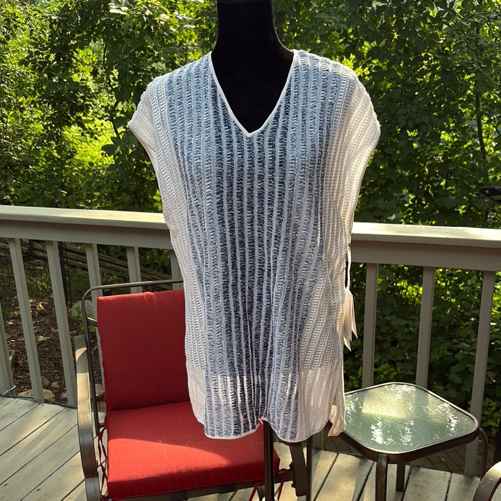 Per Se White Knit V-Neck Top
